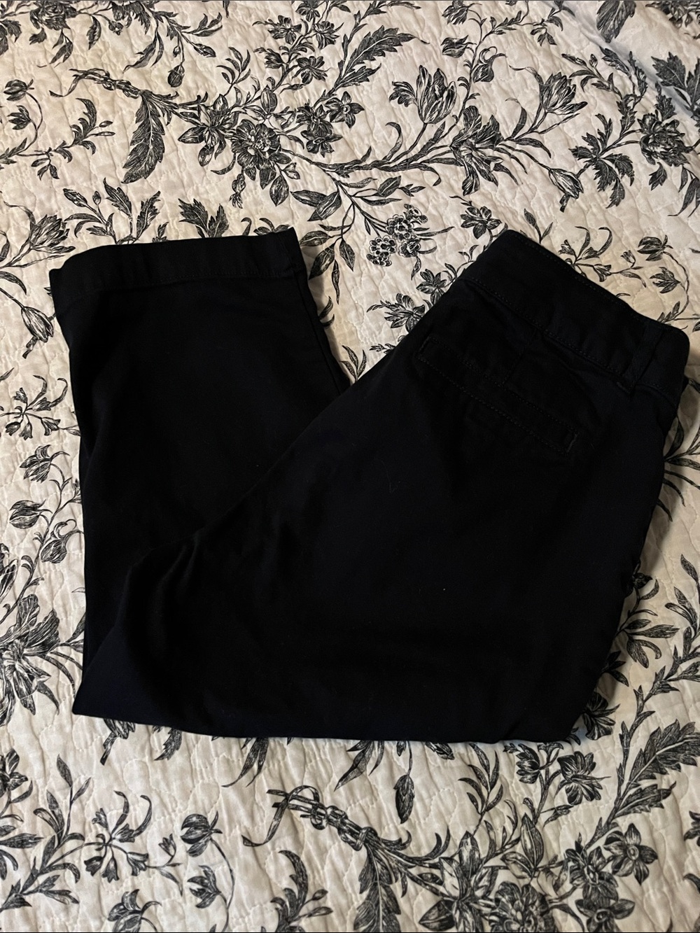 St. John's Bay Black Capri Pants - Pull-On Women's Style